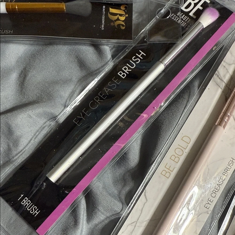 Makeup Brush Collection - Black, White, Pink, Gold